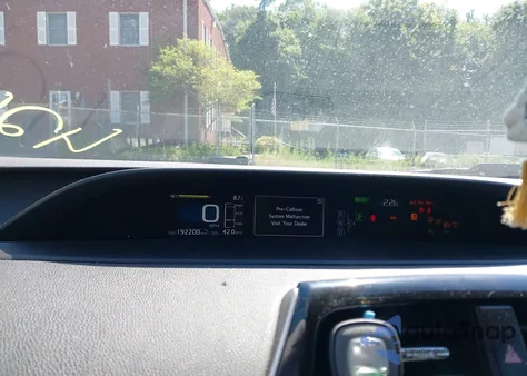 2018 Toyota Prius Two z USA, uszkodzony, nr VIN JTDKBRFUXJ3593397